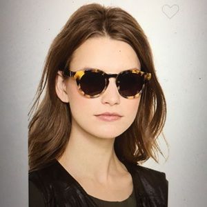 Gently used Sunday Somewhere shades in Tortoise!